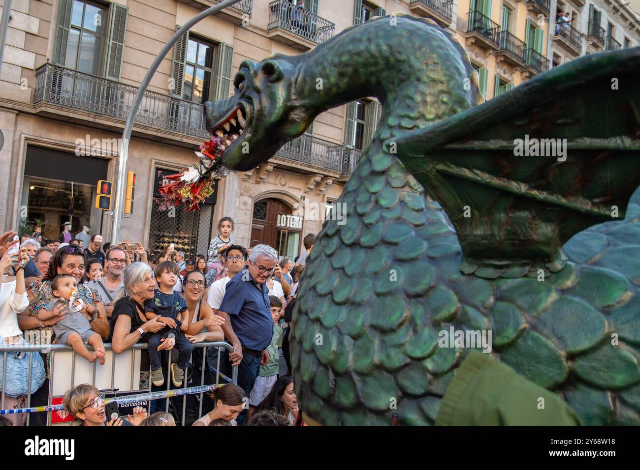 Barcellona, Spagna. 24 settembre 2024. Barcellona celebra il gran giorno dei suoi festival patronali, portando gli elementi della cultura popolare nelle strade, intrattenendo giovani e anziani e sorprendendo i numerosi turisti. Barcelona celebra el día grande de sus fiestas patronales, sacando a la calle los elementos de la cultura Popular, divirtiendo a pequeños y grandes, y sorprendiendo a los numerosos Tourist. News, Cronaca, Barcelona Spain martedì 24 settembre 2024 (foto di Eric Renom/LaPresse) crediti: LaPresse/Alamy Live News Foto Stock