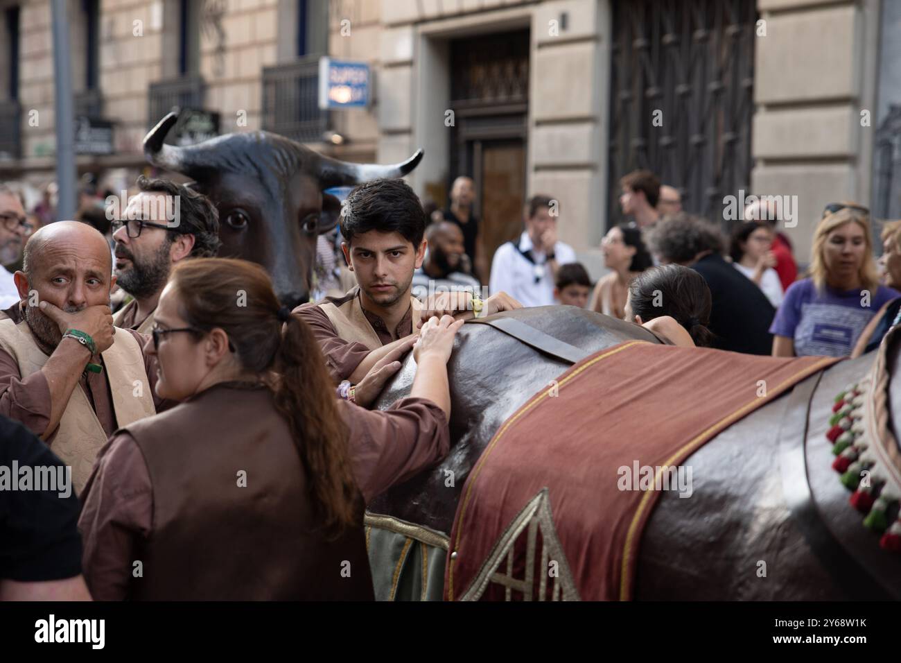 Barcellona, Spagna. 24 settembre 2024. Barcellona celebra il gran giorno dei suoi festival patronali, portando gli elementi della cultura popolare nelle strade, intrattenendo giovani e anziani e sorprendendo i numerosi turisti. Barcelona celebra el día grande de sus fiestas patronales, sacando a la calle los elementos de la cultura Popular, divirtiendo a pequeños y grandes, y sorprendiendo a los numerosos Tourist. News, Cronaca, Barcelona Spain martedì 24 settembre 2024 (foto di Eric Renom/LaPresse) crediti: LaPresse/Alamy Live News Foto Stock