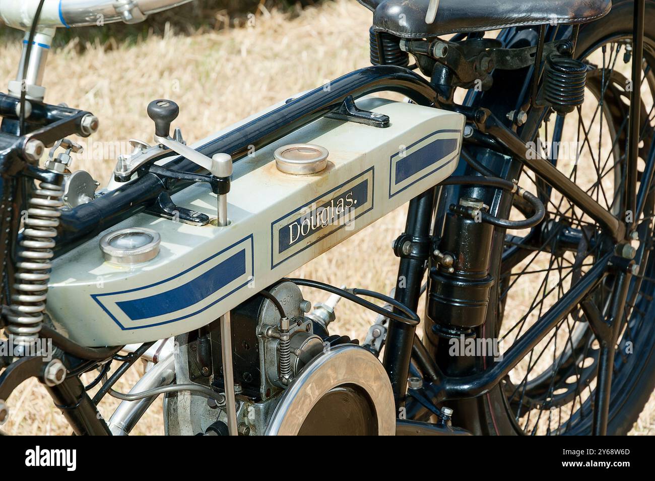 Motocicletta Douglas in mostra all'Ackworth Classic Vehicle Rally, West Yorkshire Regno Unito nel 2005 Foto Stock