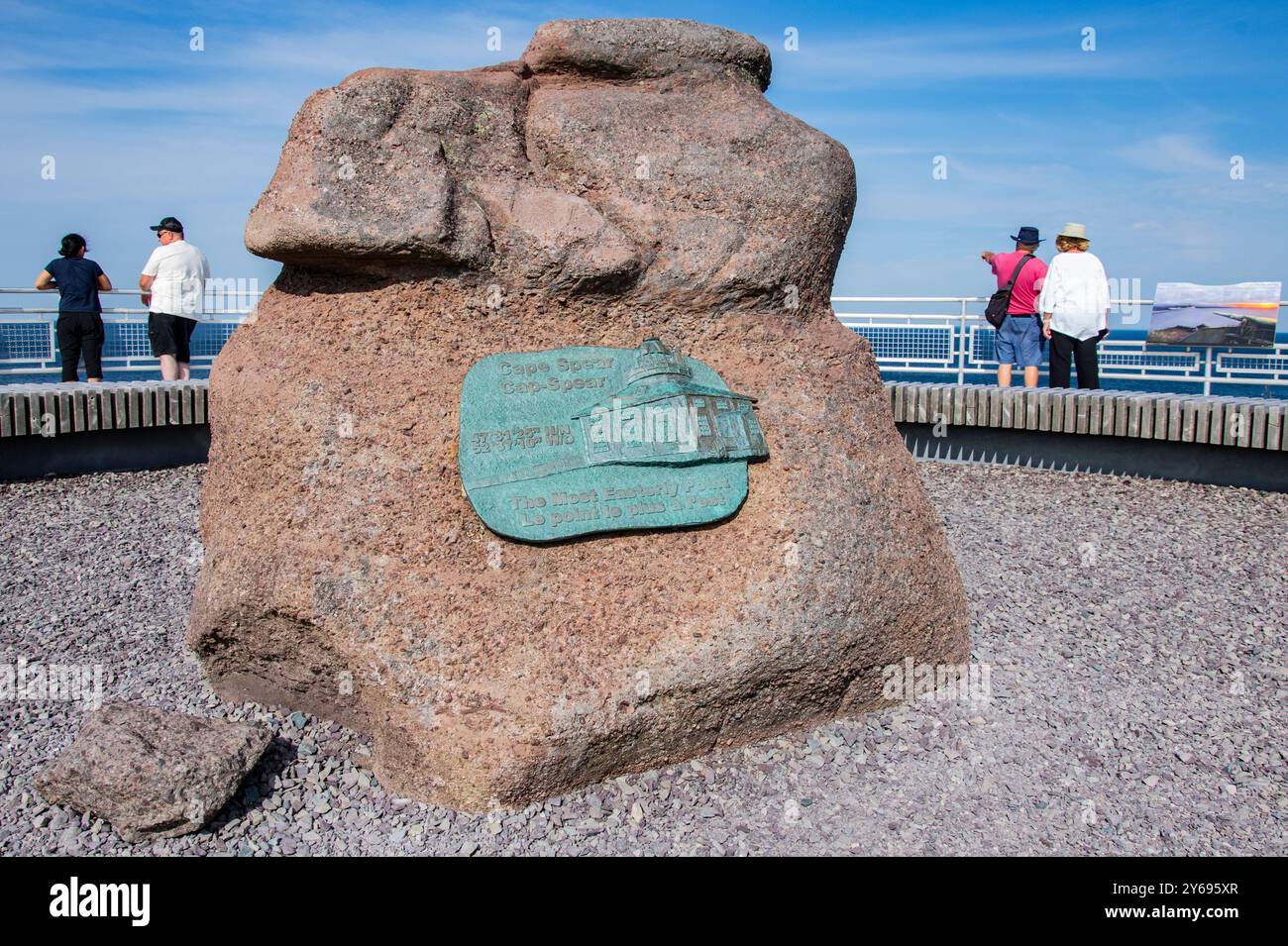 Punta l'insegna più a est al Cape Spear Lighthouse National Historic Site a St. John's, Newfoundland & Labrador, Canada Foto Stock