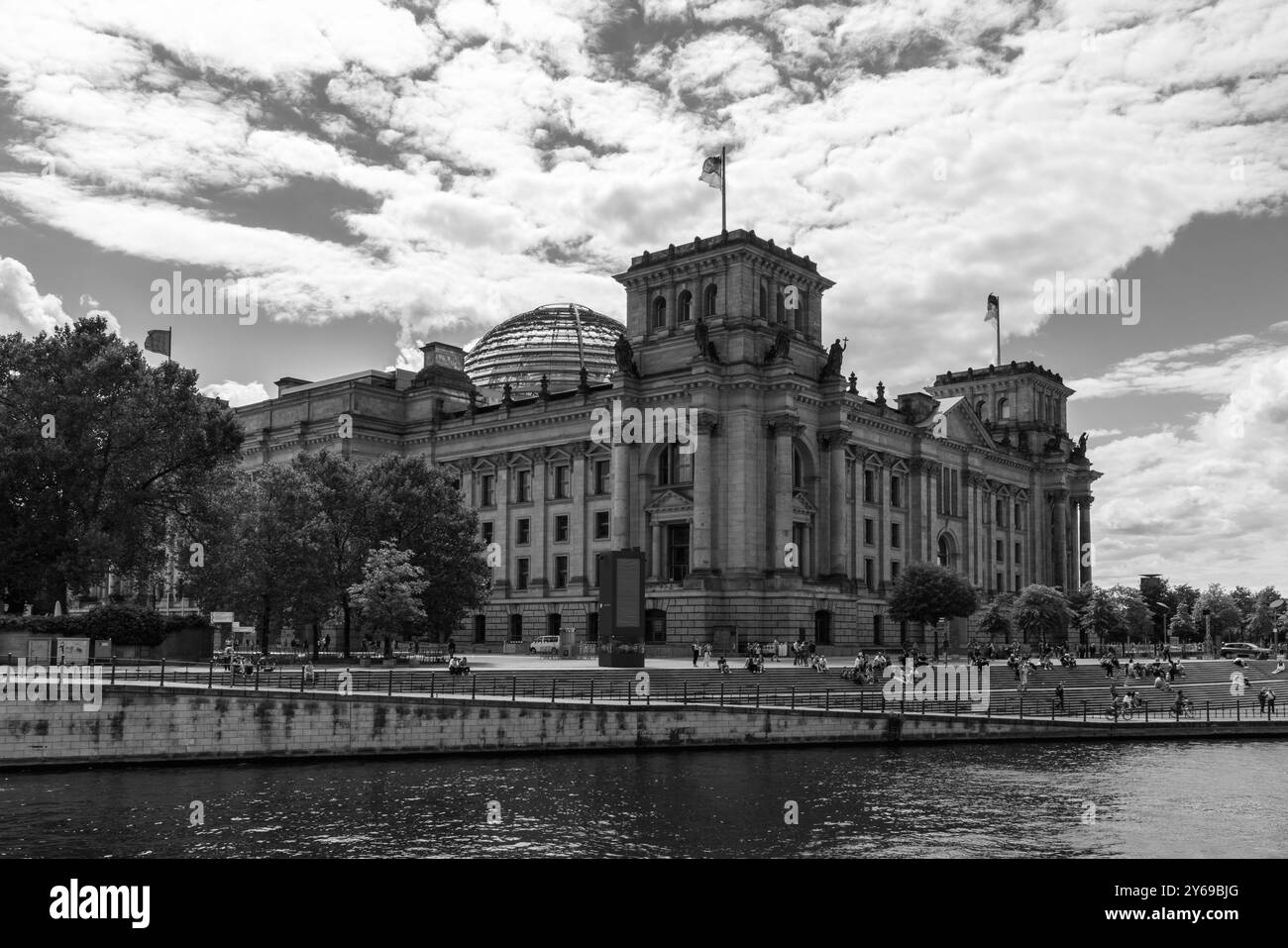 Berlino Germania: Il Reichstag è la sede del Bundestag tedesco. L'edificio è un simbolo nazionale della Germania. Foto Stock