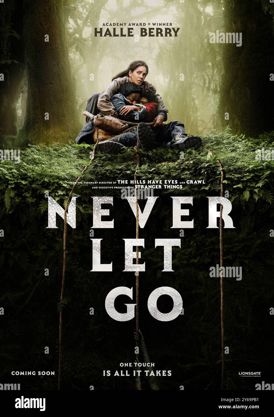Never Let Go (2024) diretto da Alexandre Aja e interpretato da Halle Berry, Anthony B. Jenkins e Stephanie Lavigne. Una famiglia infestata da uno spirito maligno mette in discussione la realtà. Poster US Advance ***SOLO PER USO EDITORIALE***. Credito: BFA / Lionsgate Foto Stock
