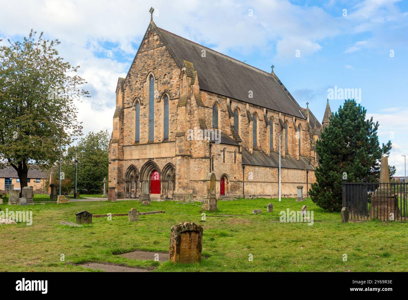 Vecchia chiesa parrocchiale di Govan. Si ritiene che il cortile della chiesa sia il più antico cimitero sopravvissuto in Scozia, Foto Stock