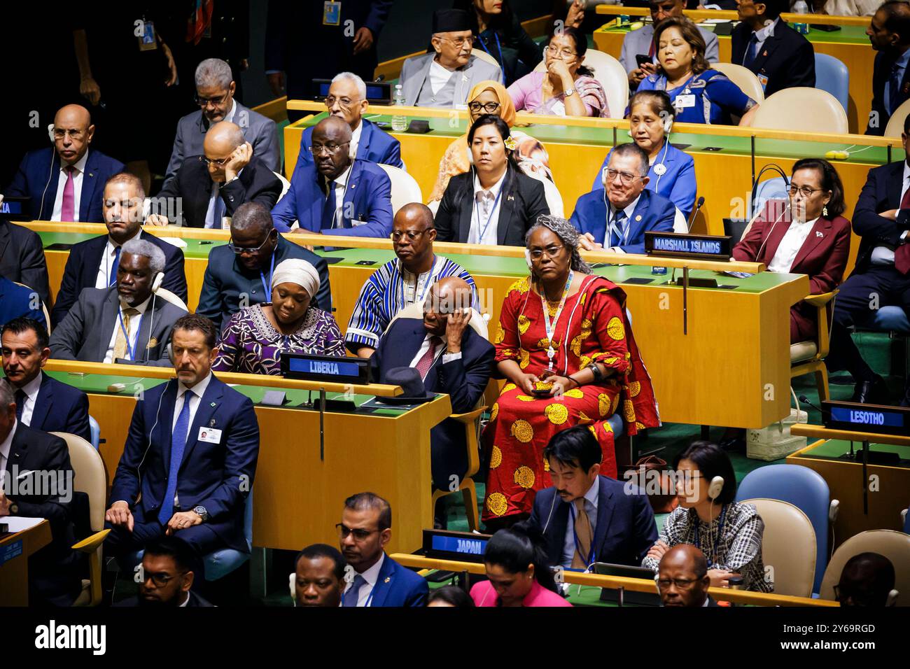 Teilnehmerinnen und Teilnehmer sitzen im Sitzungssaal der 79. Un-Generalversammlung a New York. New York City, 24.09.2024. New York, Stati Uniti Foto Stock