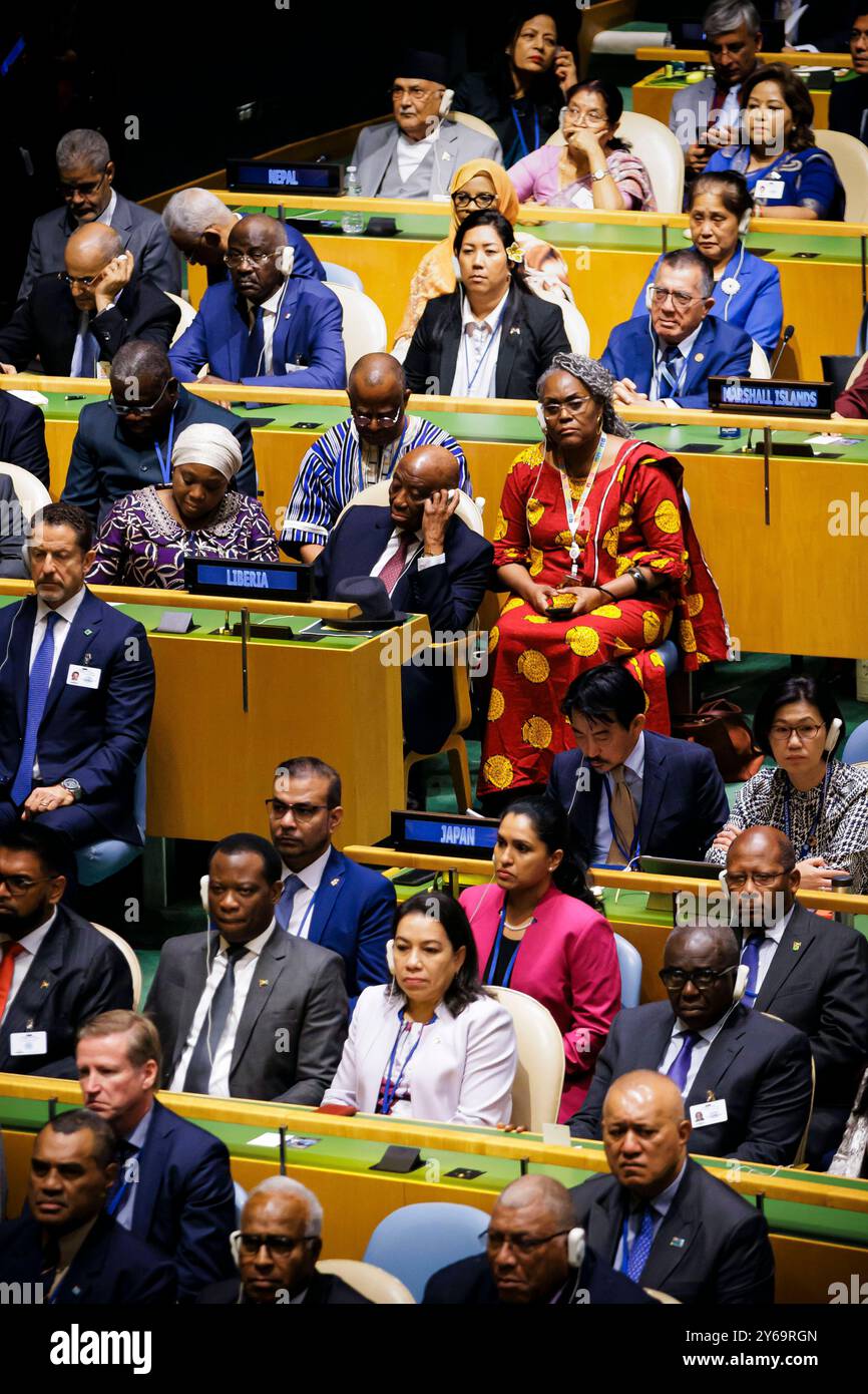 Teilnehmerinnen und Teilnehmer sitzen im Sitzungssaal der 79. Un-Generalversammlung a New York. New York City, 24.09.2024. New York, Stati Uniti Foto Stock