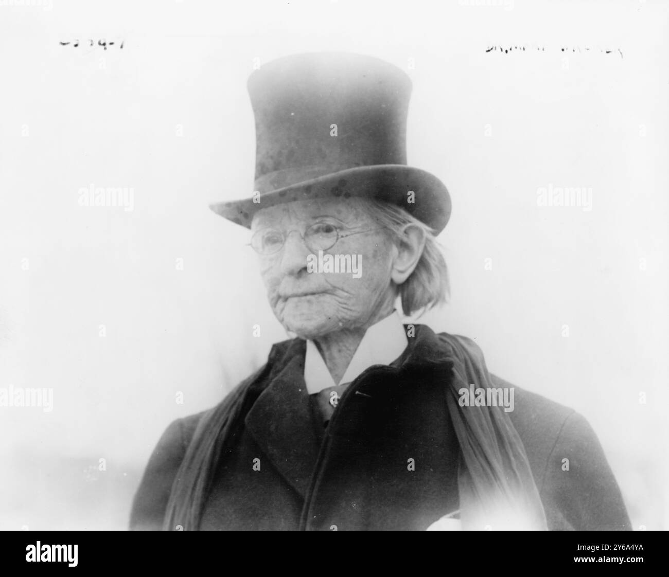 Dr. Mary Edwards Walker, 1832-1919, ritratto testa e spalle, rivolto a sinistra, con cappello e cappotto da uomo, ca. 1911, 1 stampa fotografica. Foto Stock
