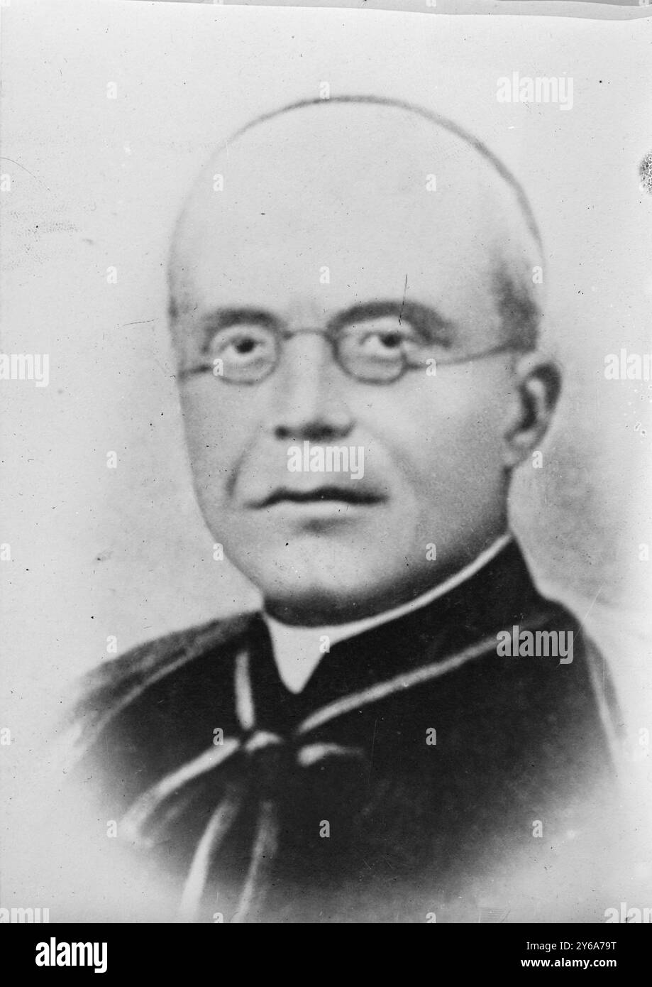 Cardinale Aquirre, tre quarti, foto a sinistra; cardinale severa, testa, metà destra dei negativi, negativi in vetro, 1 negativo: vetro; 5 x 7 pollici o più piccolo. Foto Stock