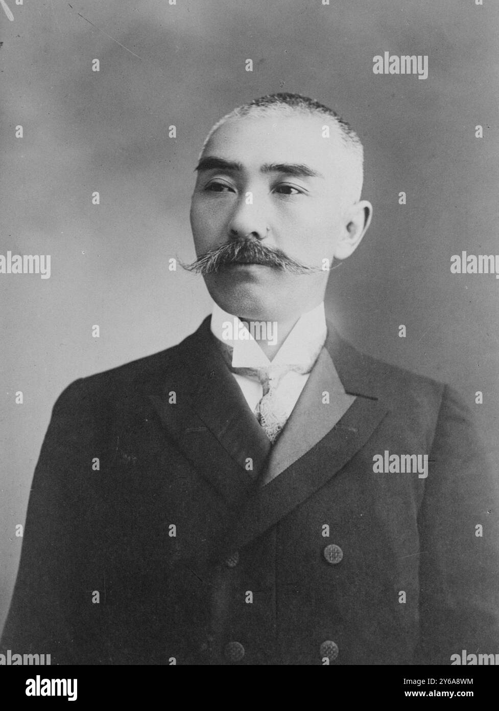 T. Kadono, Vice Pres. Della camera di commercio di Nagoya Nagoya, Nagoya, Glass negative, 1 negativo: Vetro; 5 x 7 poll. o più piccolo. Foto Stock