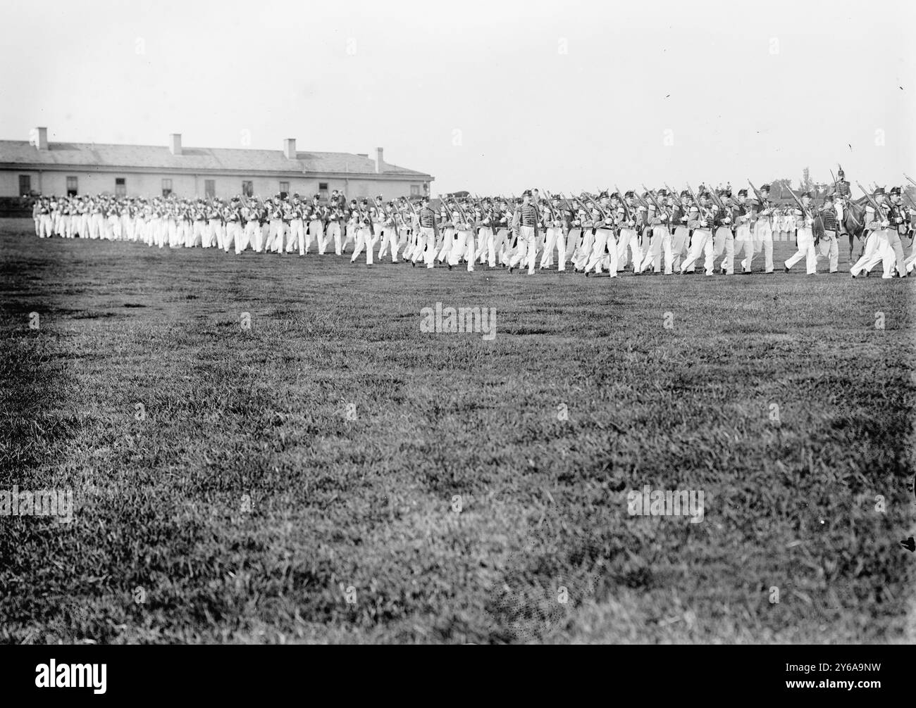 Festa in giardino del 7° reggimento. Governor's Island., Governor's Island, Glass negative, 1 negativo: Vetro; 5 x 7 pollici o più piccolo. Foto Stock