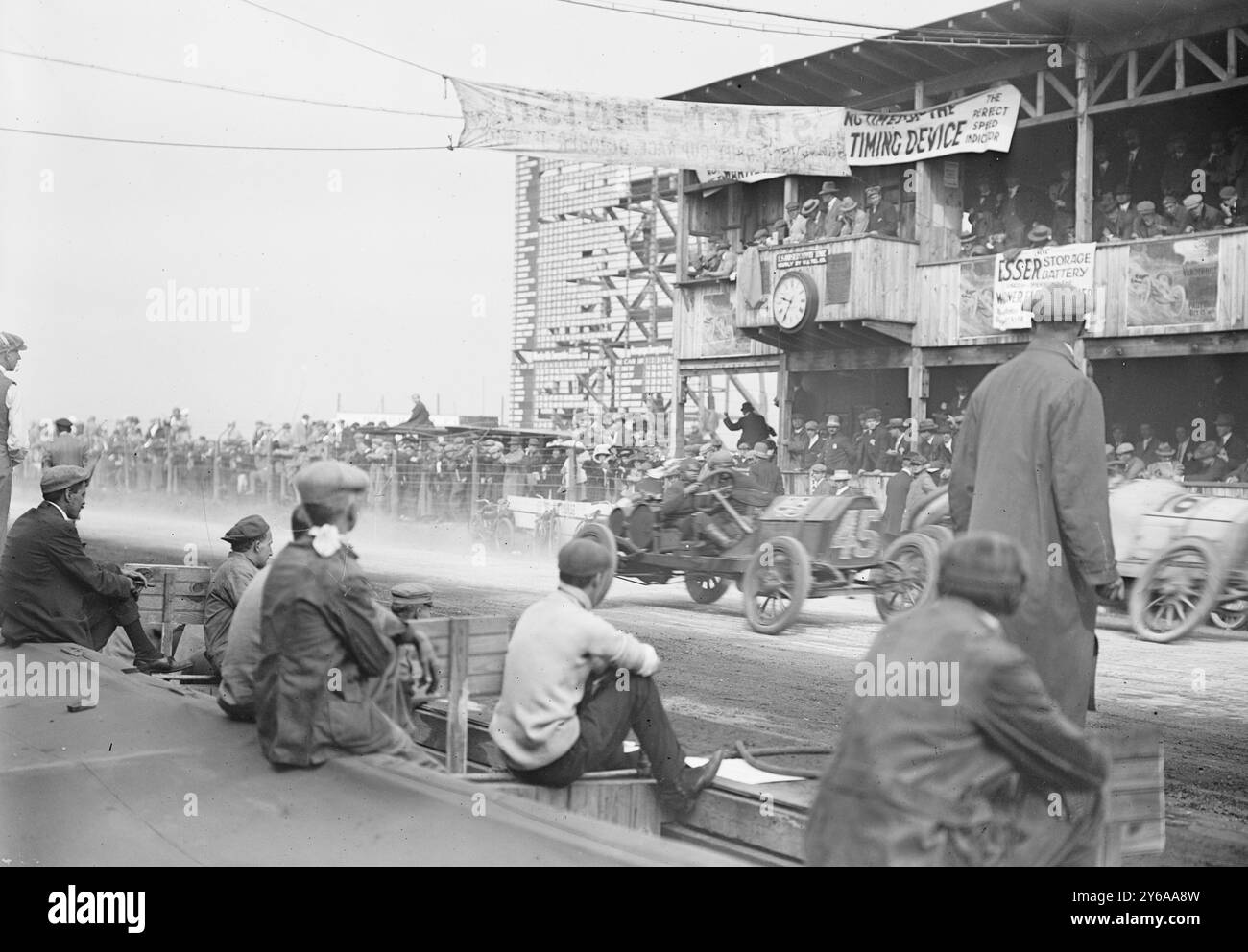 Vista dalla tribuna della corsa automobilistica Vanderbilt, Glass negative, 1 negativo: Vetro; 5 x 7 pollici o più piccolo. Foto Stock