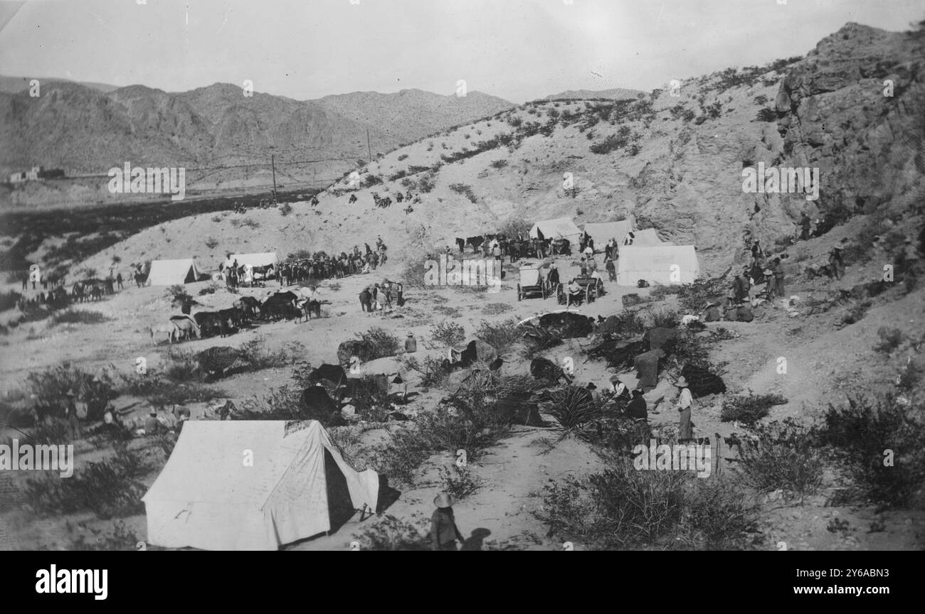 Campo di Insurrecto, la fotografia mostra un campo durante la rivoluzione messicana fuori Ciudad Juarez. (Immagine simile nel Washington Herald, 10 maggio 1911), 1911 maggio, Messico, negativi del vetro, 1 negativo: vetro; 5 x 7 pollici o più piccolo. Foto Stock