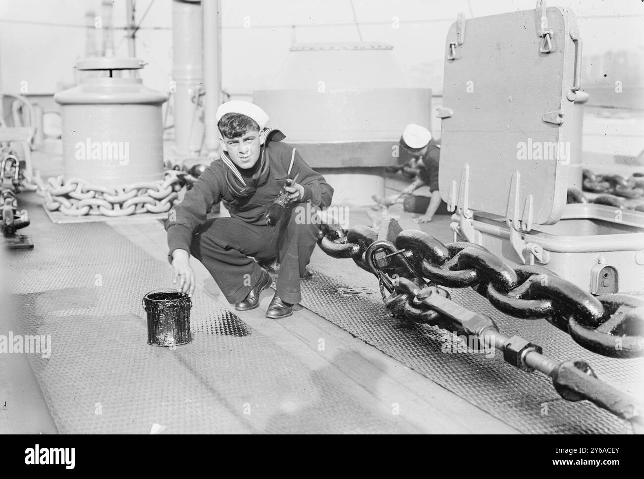 Painting Ship - CONNECTICUT, la foto mostra la USS Connecticut in fase di revisione nel 1909, dopo la Great White Fleet, al New York Navy Yard. Nell'ottobre del 1909 fu modernizzata, con alberi a gabbia, e non più bianca, alla celebrazione Hudson-Fulton a New York., 1909?, Ships, Glass negative, 1 negative: Glass; 5 x 7 poll. o più piccolo. Foto Stock