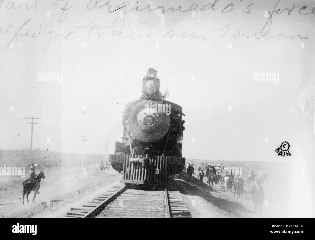 Messico - parte del Force Halt Refugee Train di Argumedo vicino a Torreon, foto mostra le truppe del generale Benjamin Argumedo, che ha lanciato incursioni ad est della città di Torreon il 13 maggio 1911, come parte della rivoluzione messicana., 1911, Messico, Glass negatives, 1 negativo: Vetro; 5 x 7 poll. o più piccolo. Foto Stock