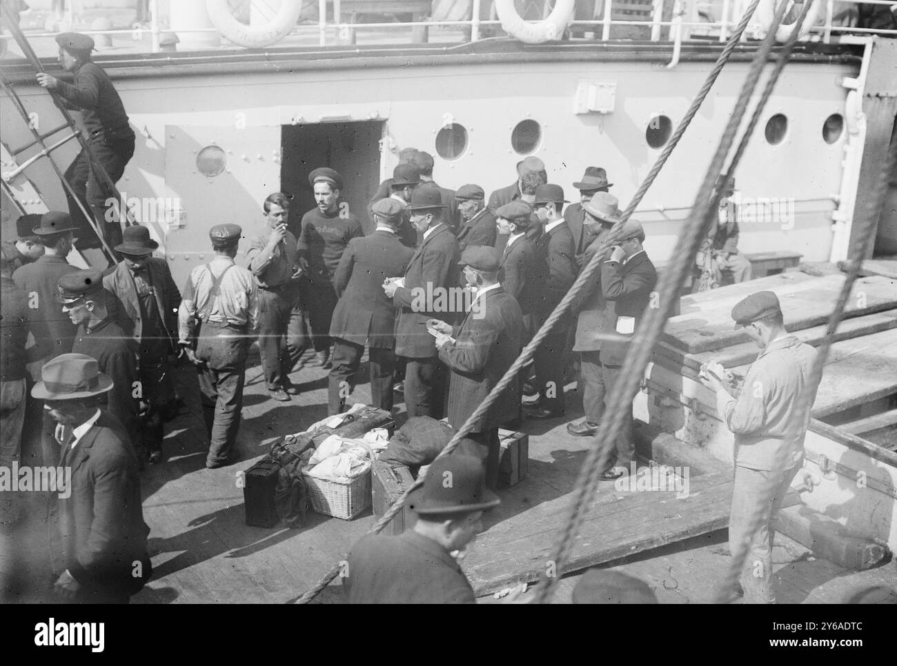 Su MARTHA WASHINGTON di ritorno per la guerra balcanica, tra il 1910 e il 1915 circa, Glass negative, 1 negative: Glass; 5 x 7 in. o più piccolo. Foto Stock