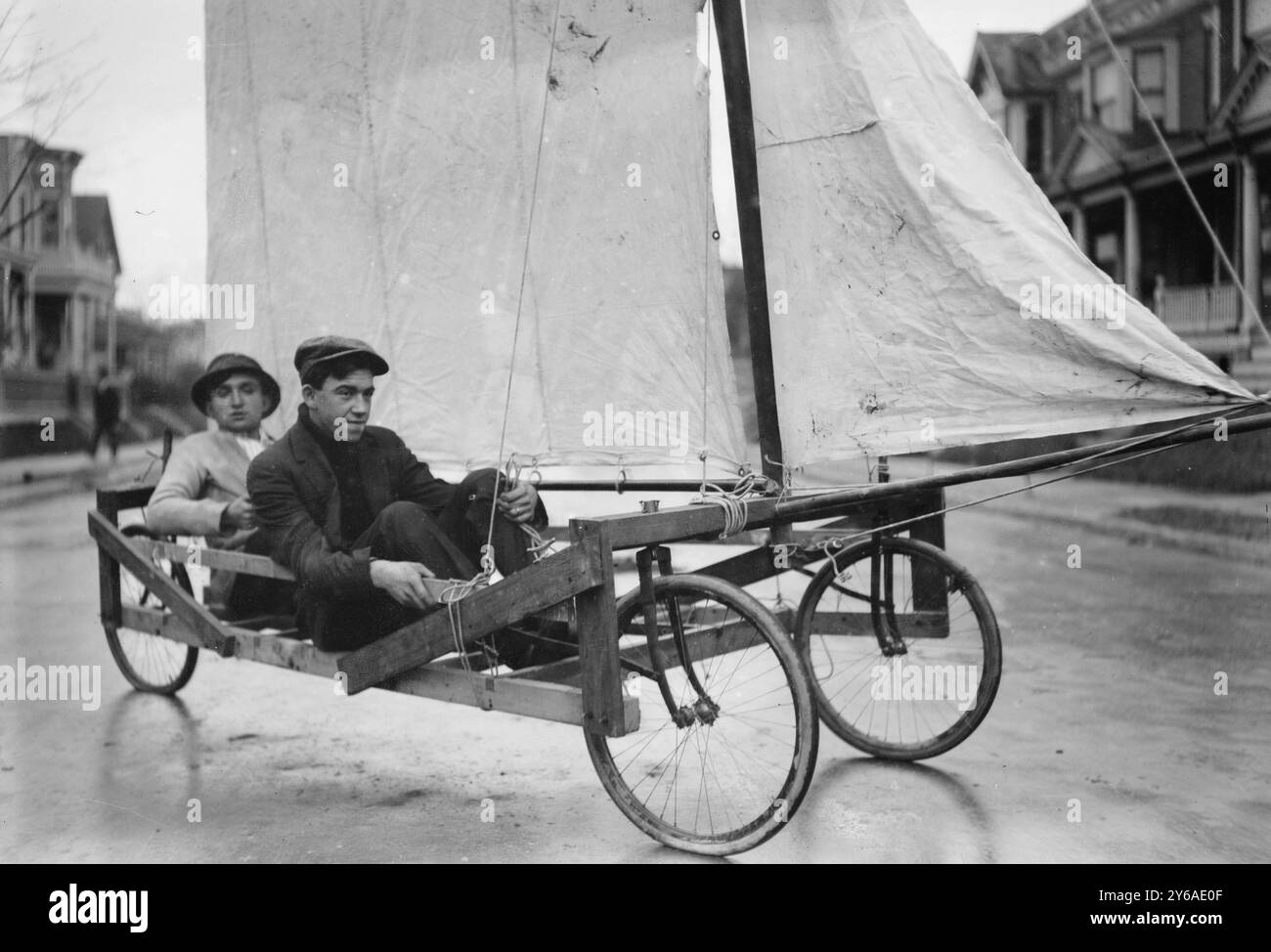 Sail Wagon, Brooklyn, tra CA. 1910 e CA. 1915, Brooklyn, Children, Glass negative, 1 negativo: Vetro; 5 x 7 poll. o più piccolo. Foto Stock