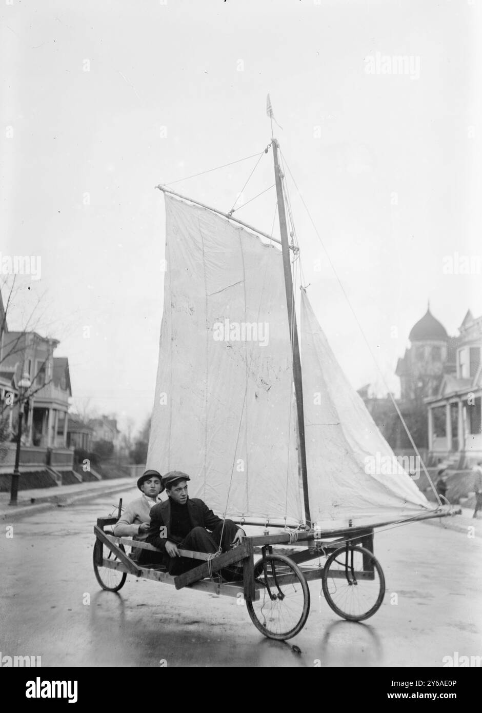 Sail Wagon, Brooklyn, tra CA. 1910 e CA. 1915, Brooklyn, Children, Glass negative, 1 negativo: Vetro; 5 x 7 poll. o più piccolo. Foto Stock