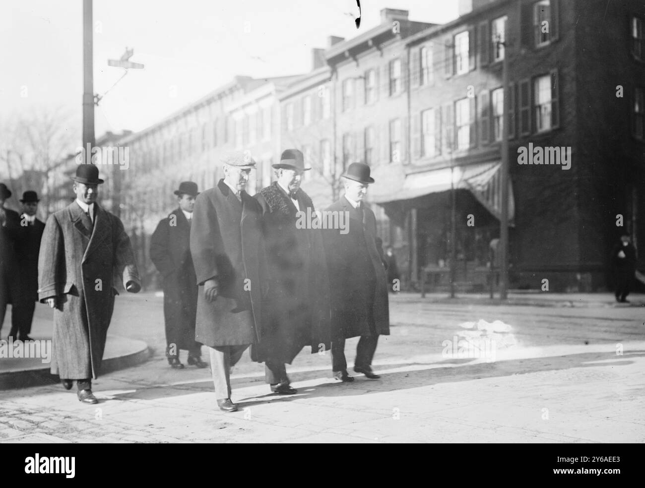 Bryan & Wilson, foto mostra Woodrow Wilson (a sinistra) e William Jennings Bryan camminare lungo una strada a Trenton, N.J., 1912 dicembre 21, Glass negative, 1 negativo: Vetro; 5 x 7 poll. o più piccolo. Foto Stock