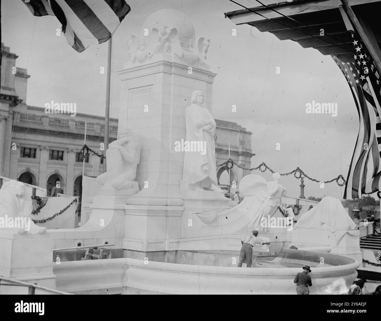 Columbus Fountain in preparazione per la sua cerimonia di dedica, Union Station, Washington, D.C., che si è tenuta il 8,1912 giugno, foto mostra la nuova statua di Lorado Z. Taft e fontana di Daniel Burnham., 1912 giugno, Washington, D. C, negativi vetro, 1 negativo: Vetro; 5 x 7 pollici o più piccolo. Foto Stock
