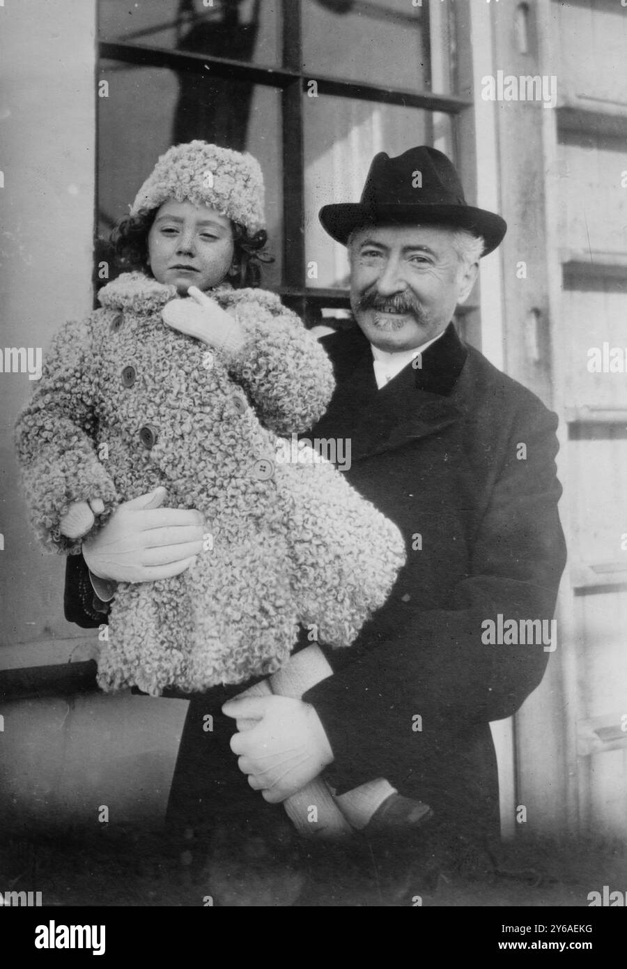 Duke de Talleyrand, Prince de Sagan, e Son, ca. 1910, Glass negatives, 1 negativo: vetro; 5 x 7 poll. o più piccolo. Foto Stock