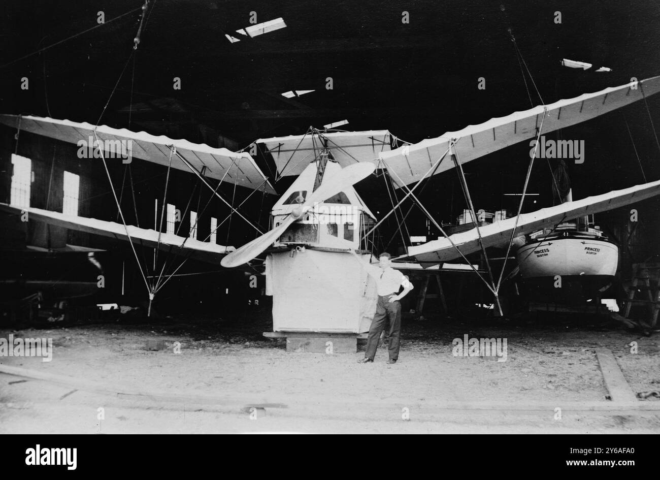 Harriman Hydroairplane, foto mostra l'idroplano disegnato da Frank Herbert 'Bert' Harriman, uno dei primi pionieri dell'aviazione., tra CA. 1910 e CA. 1915, Glass negatives, 1 negativo: Vetro; 5 x 7 pollici. o più piccolo. Foto Stock