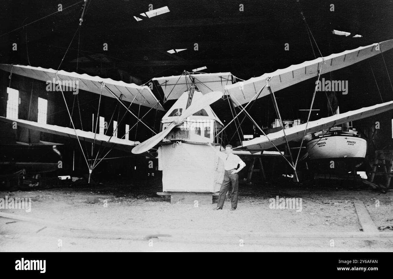Harriman Hydroairplane, foto mostra l'idroplano disegnato da Frank Herbert 'Bert' Harriman, uno dei primi pionieri dell'aviazione., tra CA. 1910 e CA. 1915, Glass negatives, 1 negativo: Vetro; 5 x 7 pollici. o più piccolo. Foto Stock