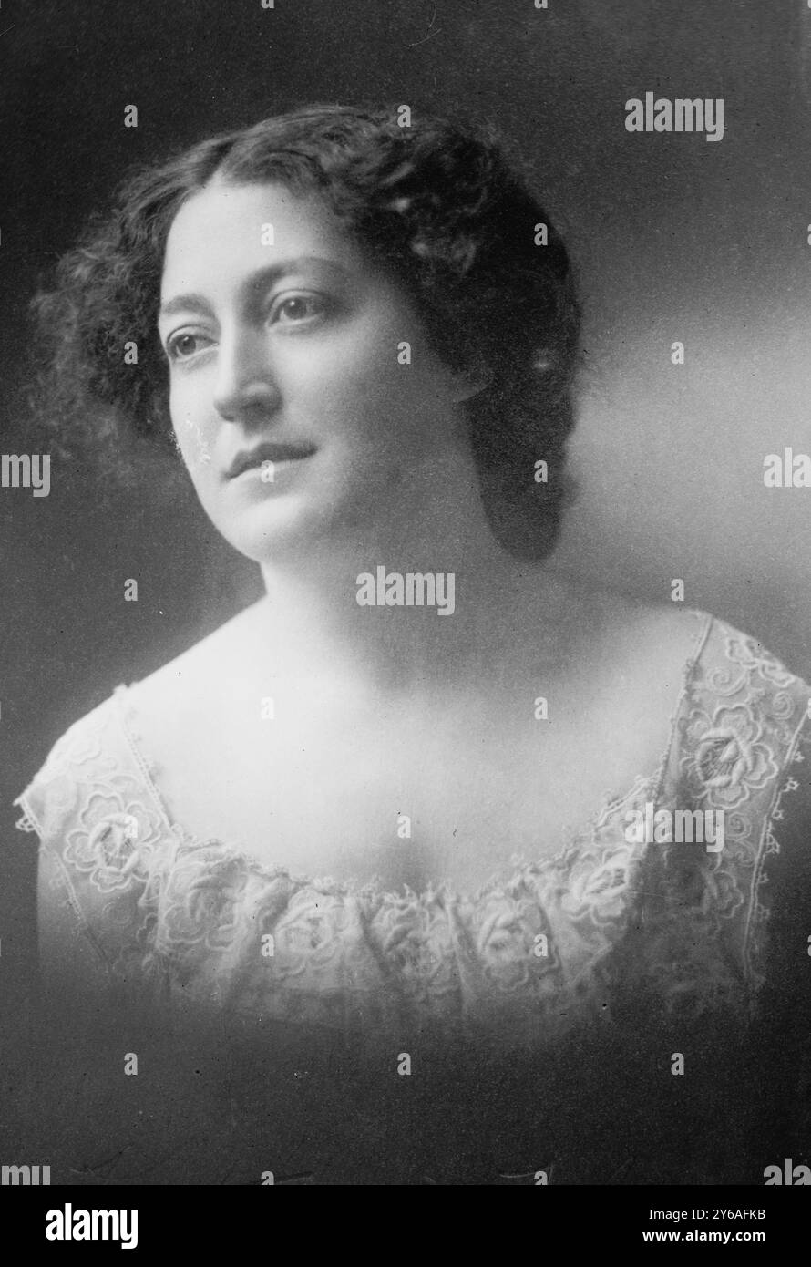 Kathleen Floyd, la fotografia mostra Kathleen Floyd, figlia del capitano confederato W. D. Floyd, del Nevada, Missouri, che era una "cameriera d'onore" alla riunione confederata del 1912 tenutasi a Macon, Georgia dai veterani confederati Uniti., 7 aprile 1912., tra il 1910 e il 1912 circa, Glass negatives, 1 negative: Glass; 5 x 7 pollici. o più piccolo. Foto Stock