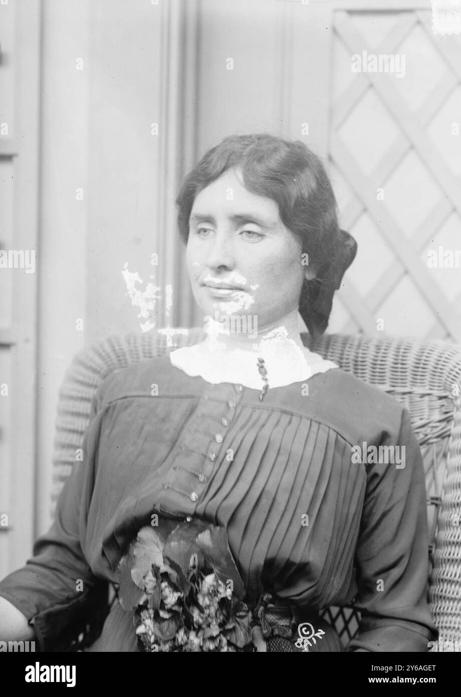 Helen Keller, Photo Shows Helen Keller (1880-1968) possibilmente all'International Flower Show, New York City, aprile 1913., 1913 aprile, Glass negatives, 1 negativo: vetro; 5 x 7 poll. o più piccolo. Foto Stock