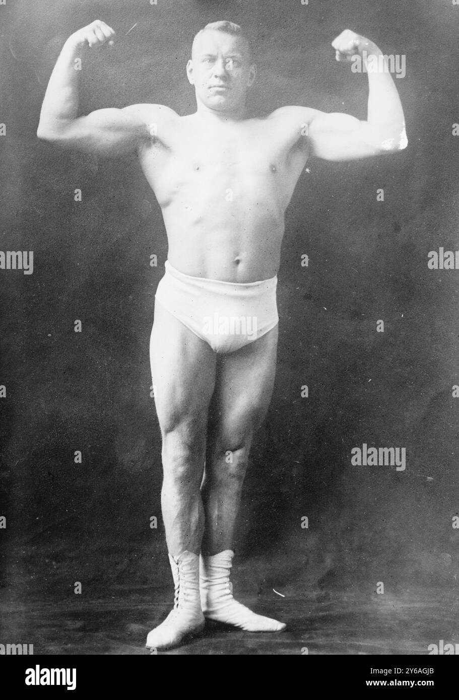 Geo. Lurich, foto mostra Georg Lurich (1876-1920), un lottatore greco-romano estone e uomo forte dei primi anni del XX secolo., tra il 1910 e il 1915 circa, Glass negative, 1 negativo: Vetro; 5 x 7 pollici. o più piccolo. Foto Stock