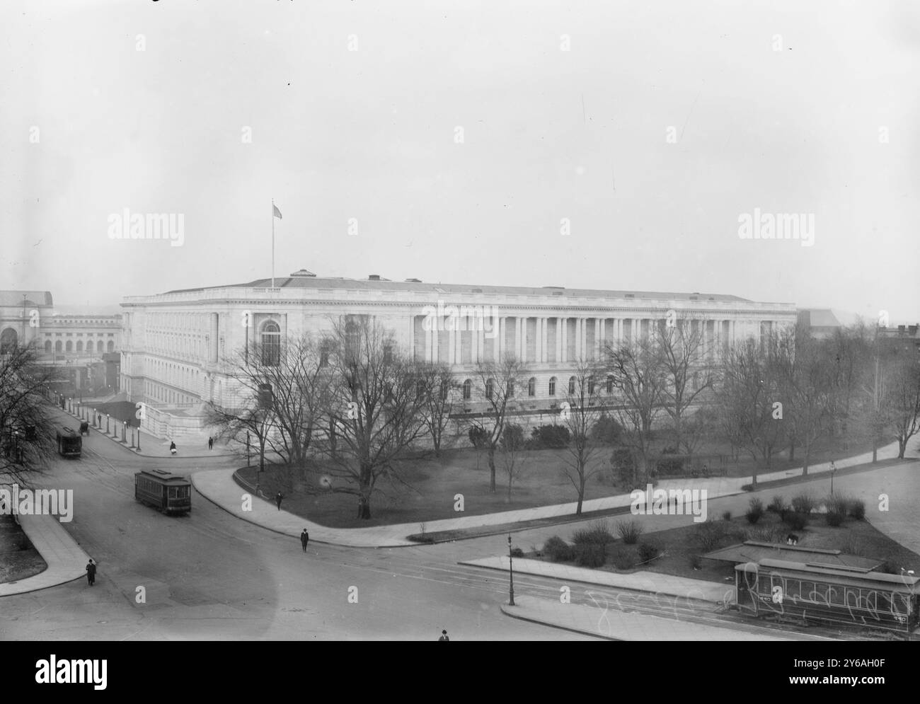 Senate Office Bldg., Photo Shows Russell Senate Office Building, Washington, D.C., che è stato chiamato in onore del senatore Richard Brevard Russell Jr. Nel 1972., tra CA. 1910 e CA. 1915, Glass negative, 1 negative: Vetro; 5 x 7 pollici. o più piccolo. Foto Stock