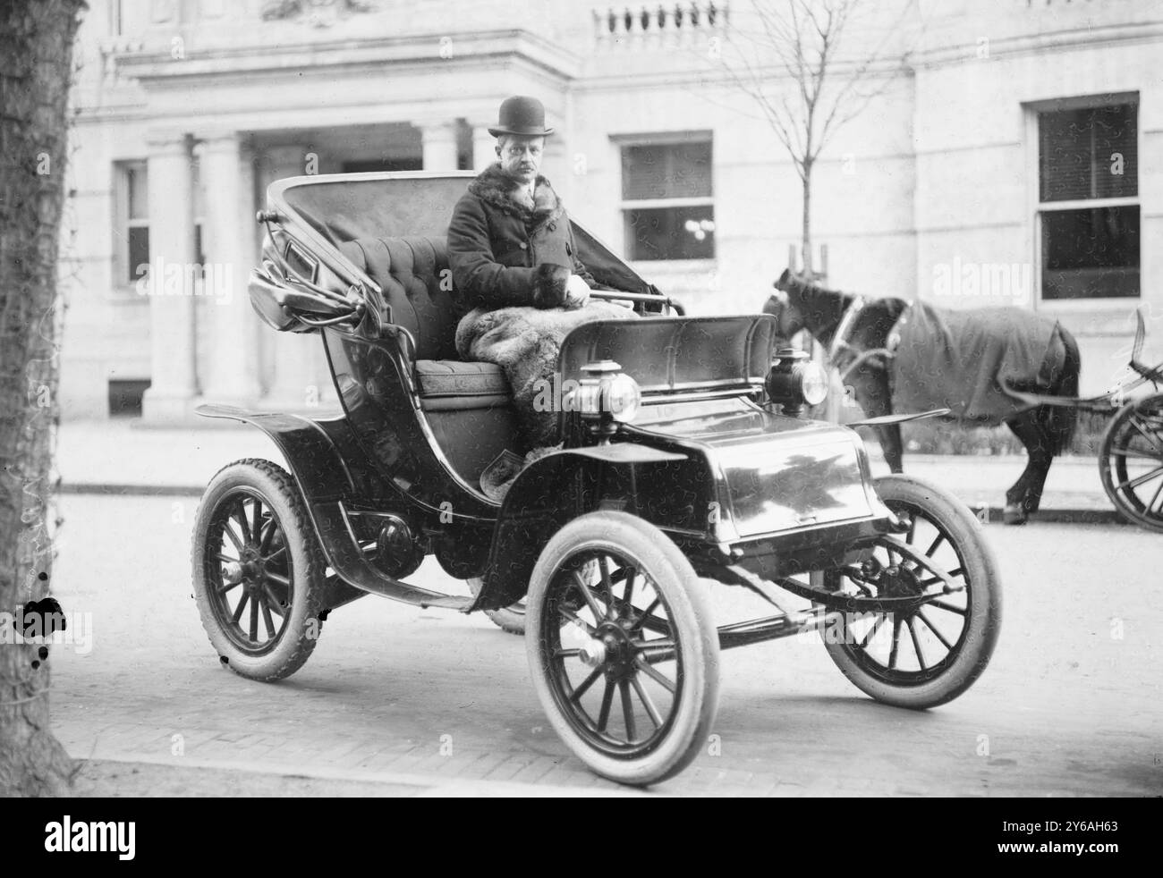 G.V.L. Meyer, foto mostra l'uomo d'affari e politico George von Lengerke Meyer (1858-1918), che servì come direttore generale delle poste degli Stati Uniti dal 1907 al 1909 e come Segretario della Marina dal 1909 al 1913., tra CA. 1910 e CA. 1915, Glass negatives, 1 negative: Glass; 5 x 7 in. o più piccolo. Foto Stock
