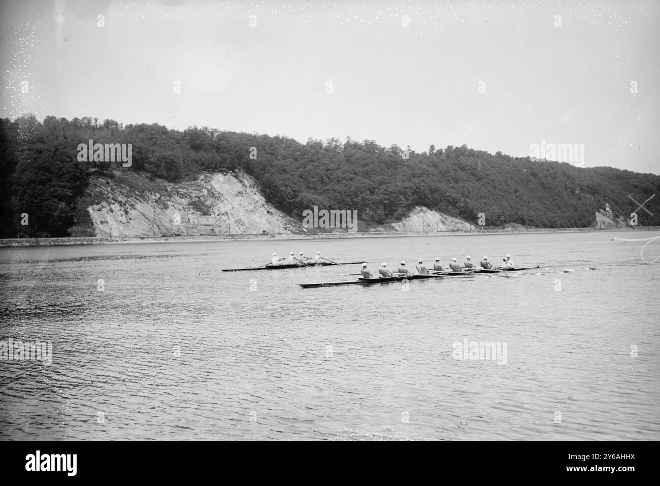 Columbia Varsity 4 & 8, tra CA. 1910 e CA. 1915, Glass negative, 1 negativo: Vetro; 5 x 7 poll. o più piccolo. Foto Stock