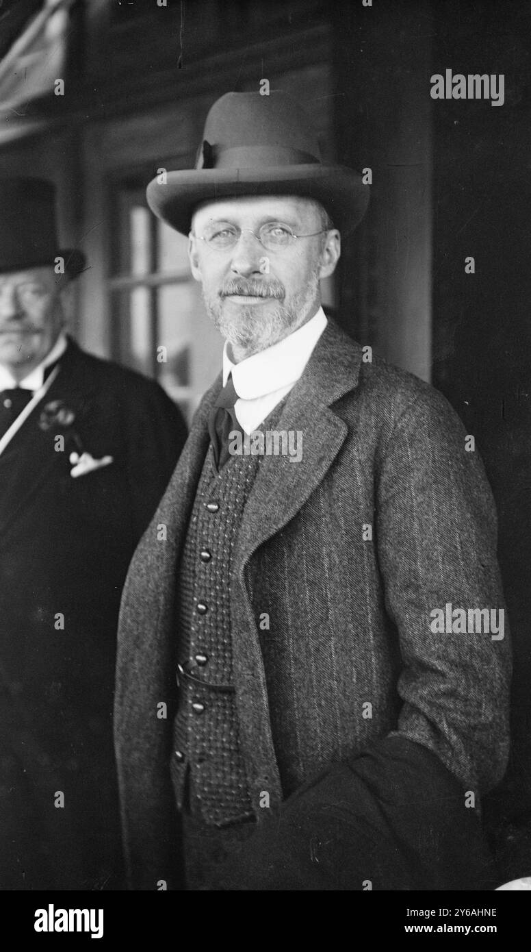 Sir Cecil Spring Rice, foto mostra il diplomatico inglese Sir Cecil Arthur Spring-Rice (1859-1918), che è stato l'ambasciatore britannico negli Stati Uniti dal 1913 al 1918., 1913 aprile 28, Glass negative, 1 negative: Glass; 5 x 7 pollici. o più piccolo. Foto Stock