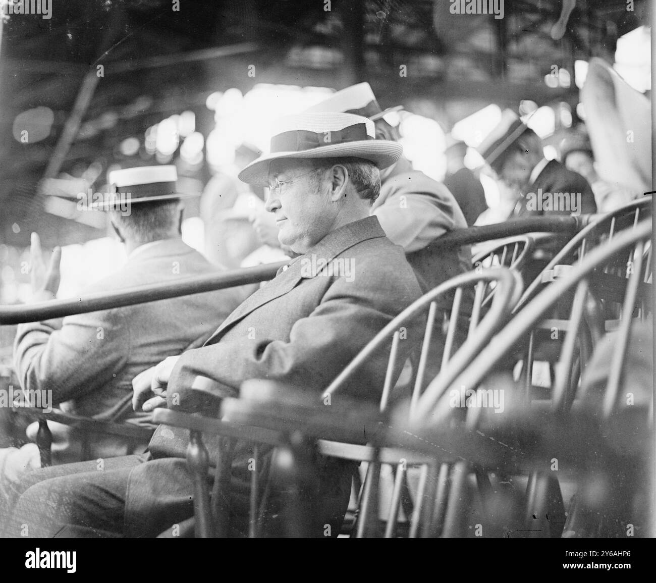 James S. Sherman, WM. Vice presidente di Taft - primo vicepresidente a lanciare una palla a una partita (baseball), 1912, Glass negative, 1 negativo: Vetro; 5 x 7 pollici o più piccolo. Foto Stock