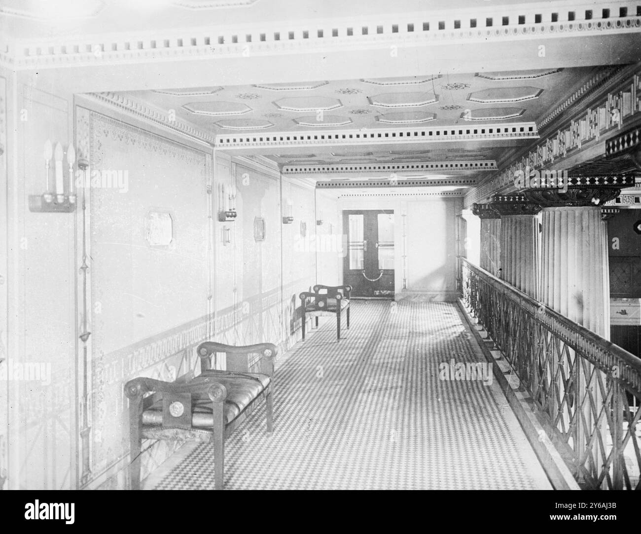 Gallery of Roman Bath on 'IMPERATOR', foto mostra la S.S. Imperator, un transatlantico della Hamburg America Line., tra il 1910 e il 1915 circa, Glass negative, 1 negativo: Vetro; 5 x 7 pollici o più piccolo. Foto Stock