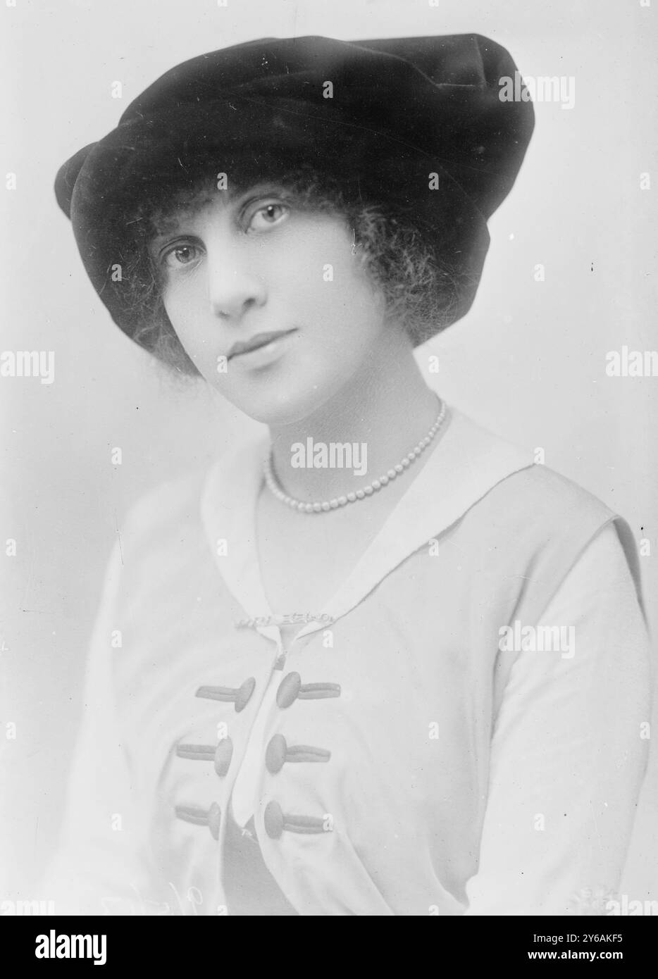 Natalie Alt, Photo mostra l'attrice Natalie Alt, che si è esibita in produzioni tra il 1911 e il 1918., 1913 settembre 5, Glass negatives, 1 negative: Glass; 5 x 7 pollici. o più piccolo. Foto Stock