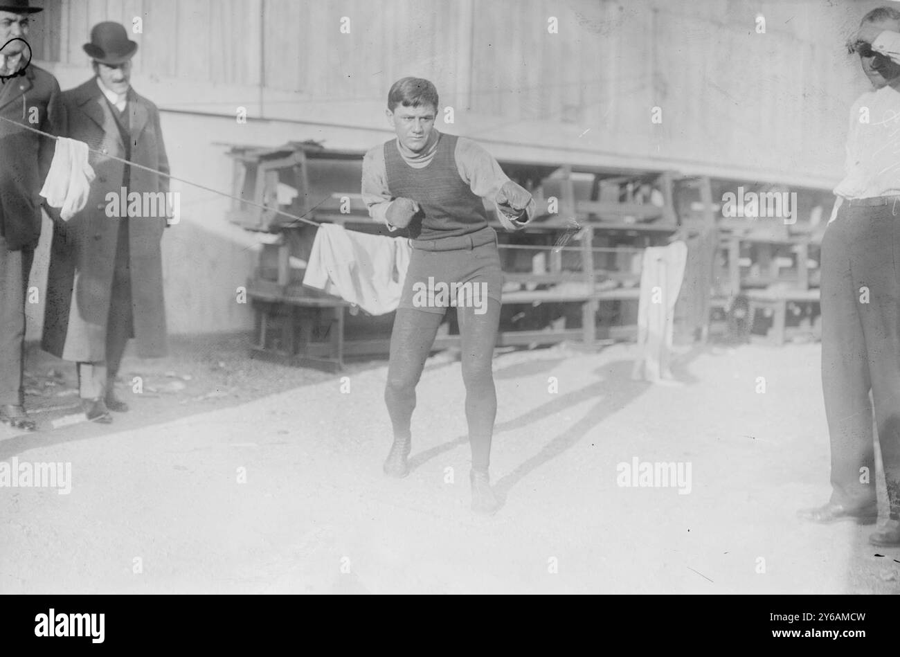 W. Ritchie, Photo Shows pugile Willie Ritchie (nato Gerhardt Anthony Steffen) (1891-1975), campione mondiale di pugilato leggero dal 1912 al 1914., 1913 novembre 6, Glass negative, 1 negative: Vetro; 5 x 7 pollici. o più piccolo. Foto Stock