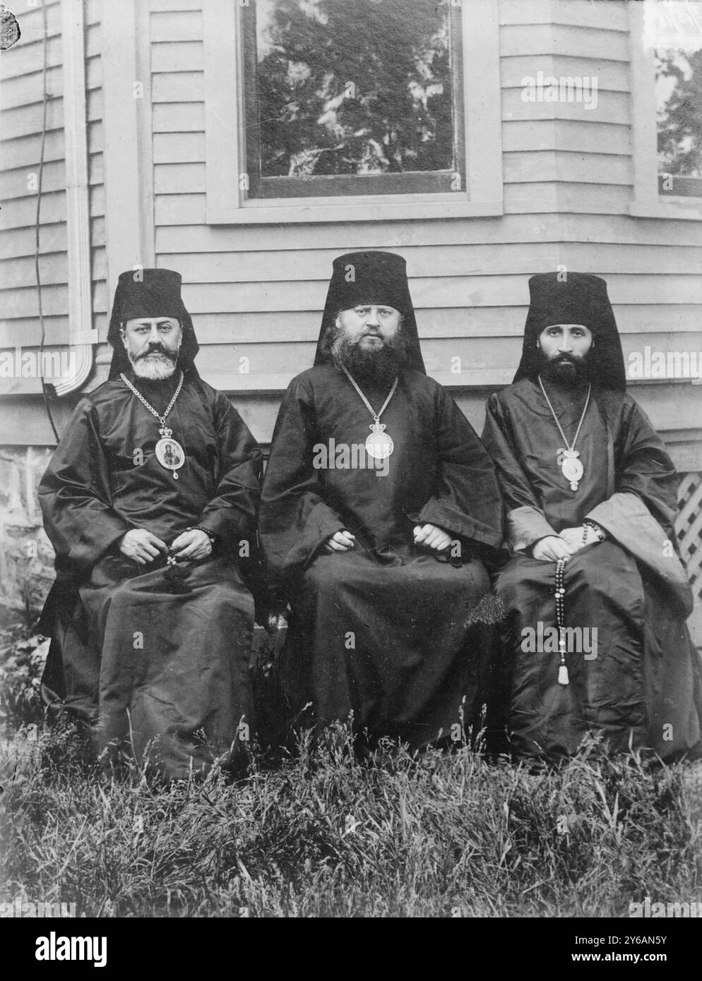 Vescovo Raphael della Chiesa ortodossa siriana, MOST Rev. ArchbÆp Platon capo della Chiesa russa a N. Am., vescovo Alexander dell'Alaska, Glass negatives, 1 negativo: Vetro; 5 x 7 poll. o più piccolo. Foto Stock