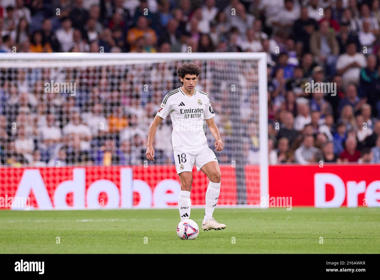 Madrid, Spagna. 24 settembre 2024. Jesus Vallejo del Real Madrid CF visto in azione durante la partita di calcio della settimana 7 della Liga EA Sports 2024/2025 tra il Real Madrid CF e il Deportivo Alaves allo stadio Santiago Bernabeu. Punteggio finale: Real Madrid CF 3 :2 Deportivo Alaves (foto di Federico Titone/SOPA Images/Sipa USA) credito: SIPA USA/Alamy Live News Foto Stock