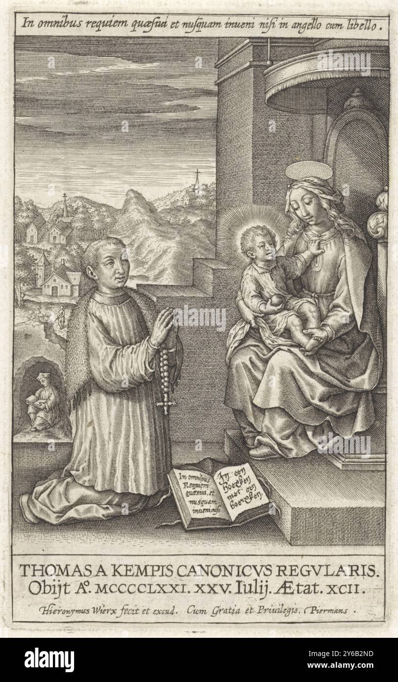 Thomas à Kempis inginocchiato davanti a Maria con il bambino Cristo, Thomas à Kempis inginocchiato in adorazione davanti a Maria e al bambino Cristo. Un libro aperto in ginocchio. Sullo sfondo una vista di un paesaggio con una chiesa, e molto altro ancora in primo piano Thomas à Kempis in una grotta. L'impronta ha una supergrafia in latino. A margine le informazioni biografiche della persona ritratta in latino., stampa, stampatore: Hieronymus Wierix, (menzionato sull'oggetto), editore: Hieronymus Wierix, (menzionato sull'oggetto), editore: Piermans, (menzionato sull'oggetto), Anversa, 1563 - prima del 1619, carta, incisione, altezza, Foto Stock