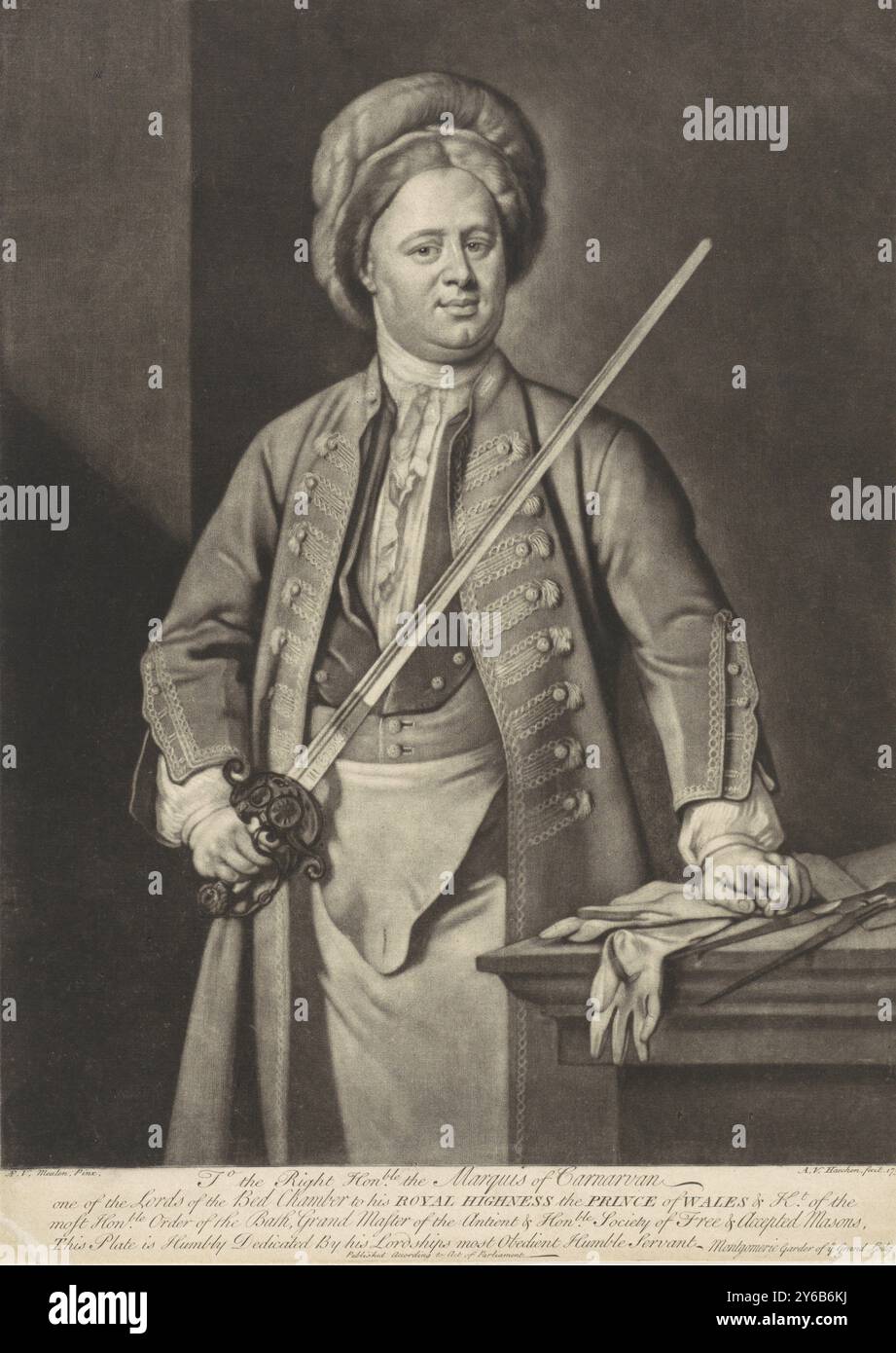 Ritratto di un uomo, forse James Brydges, a destra Honble il Marchese di Carnarvon (titolo sull'oggetto), Un uomo con una spada massonica in mano e un cappello di pelliccia sulla testa. Poggia la mano su un tavolo, su cui ci sono guanti e una bussola. Il sitter è probabilmente James Brydges, duca di Chandos., stampatore: Alexander van Haecken, (menzionato sull'oggetto), su disegno di: Adam Frans van der Meulen, (menzionato sull'oggetto), Londra, 1738, carta, incisione, altezza, 353 mm x larghezza, 252 mm Foto Stock