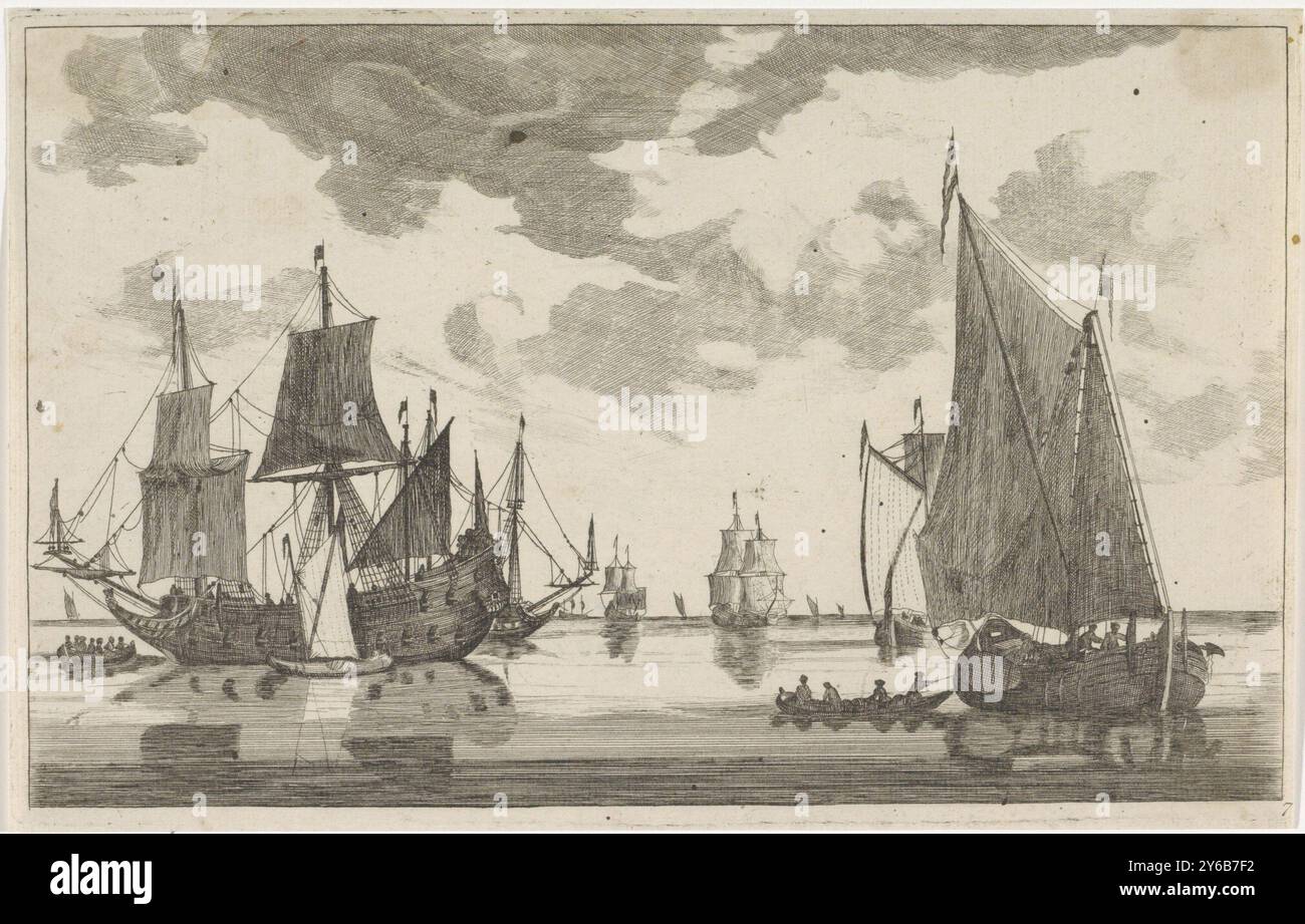 Navi a vela e scivoli su un mare calmo, paesaggi marini (titolo della serie), a sinistra una nave da guerra con una piccola nave a vela e uno sloop accanto. A destra un veliero e sloop., stampa, stampatore: Anonimo, Paesi Bassi, 1600 - 1700, carta, incisione, incisione, altezza, 156 mm x larghezza, 249 mm Foto Stock