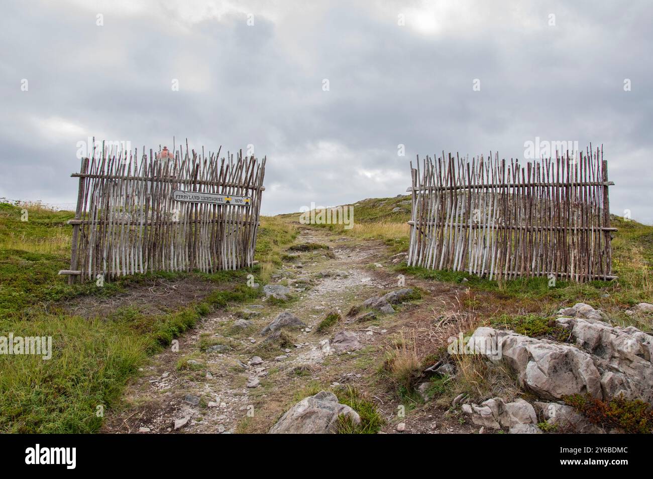 Ingresso con recinzione in legno a reticolo al faro di Ferryland, Terranova & Labrador, Canada Foto Stock