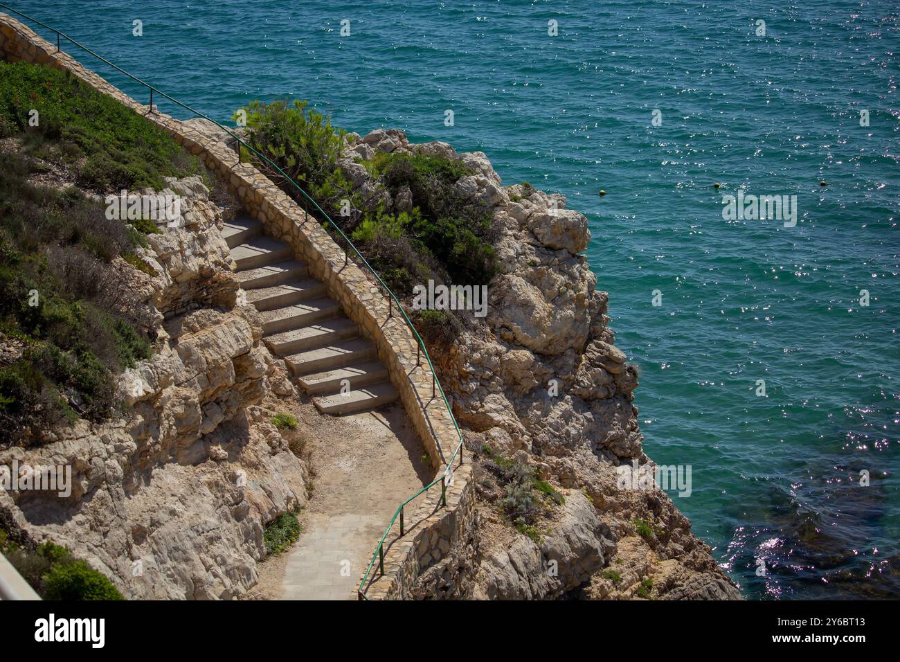 Costa di Salou, circondata dal Cami de Ronda, una passeggiata al confine con il mare, in questa famosa destinazione estiva della Costa Dorada, in Spagna Foto Stock