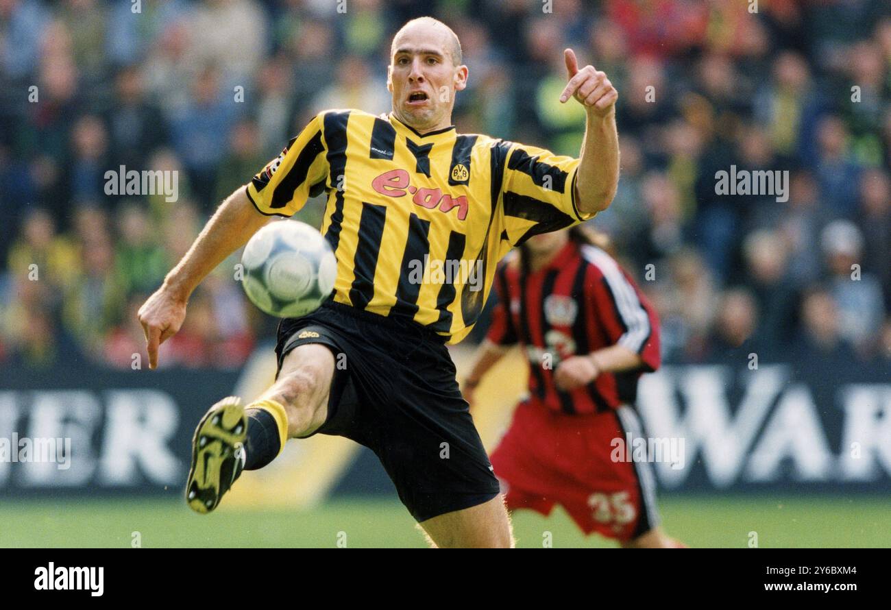 Dortmund, Germania. 25 settembre 2024. Firo : 22.09.2001 calcio: Archivio foto, archivio foto, archivio immagini, 1. Bundesliga 2001/2002, 01/02 BVB Borussia Dortmund - Bayer Leverkusen 1:1 Jan Koller azione individuale credito: dpa/Alamy Live News Foto Stock