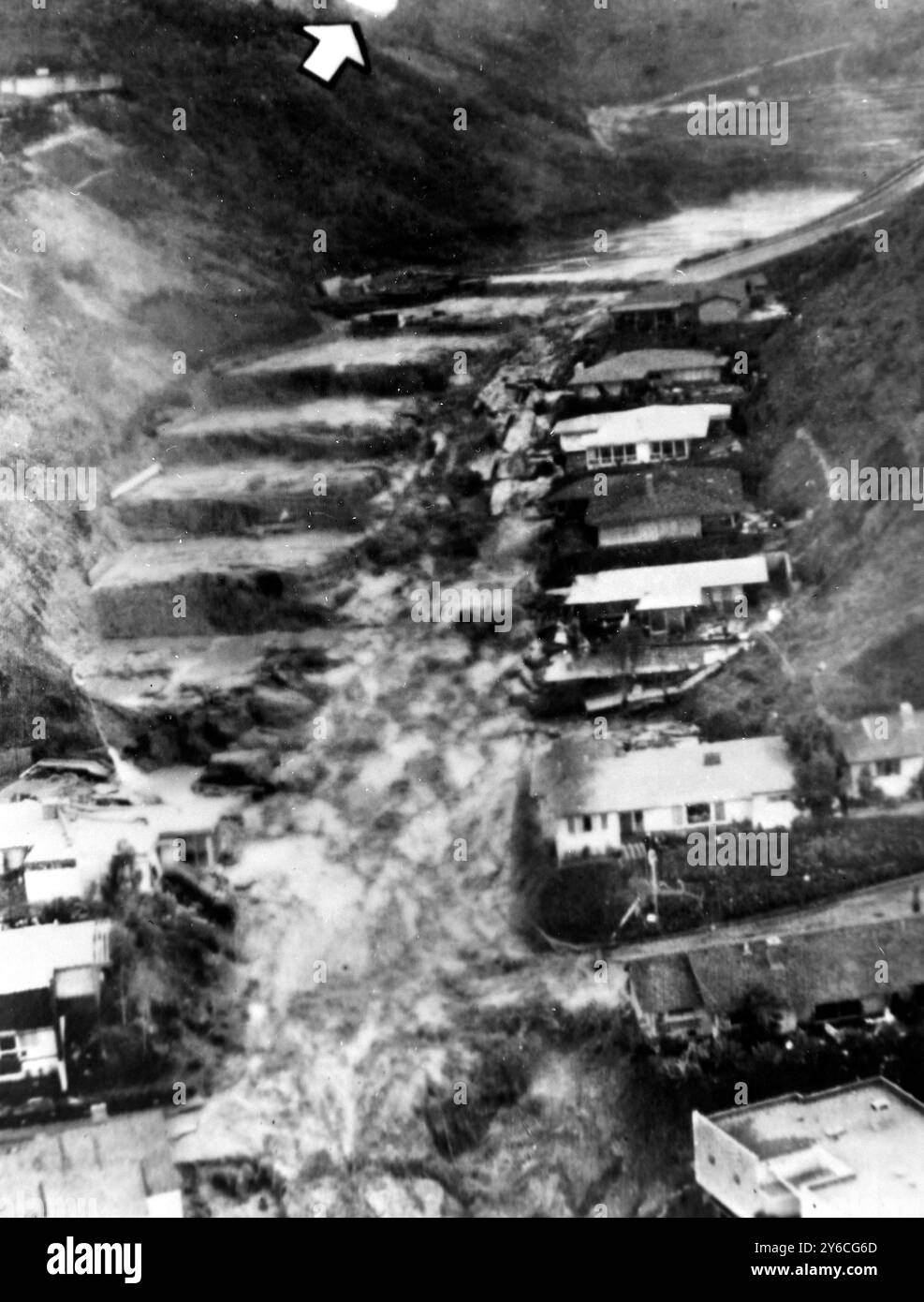 DAMS BALDWIN HILLS RESEVOIR DISASTER DESCATES IN LOS ANGELES; 15 DICEMBRE 1963 Foto Stock