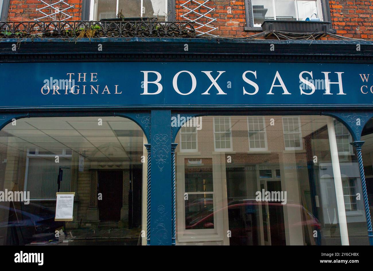 Eton, Windsor, Berkshire, Regno Unito. 24 settembre 2024. Un avviso di possesso è stato messo nella sede originale della Box Sash Windows Company a Eton High Street, Eton, Windsor, Berkshire. Credito: Alamy Foto Stock