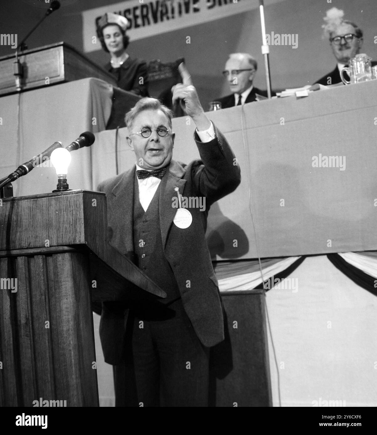 WILLIAM MANNING OAP RELATORE ALLA CONFERENZA ANNUALE DEL PARTITO CONSERVATORE TORY A BLACKPOOL / ; 10 OTTOBRE 1963 Foto Stock