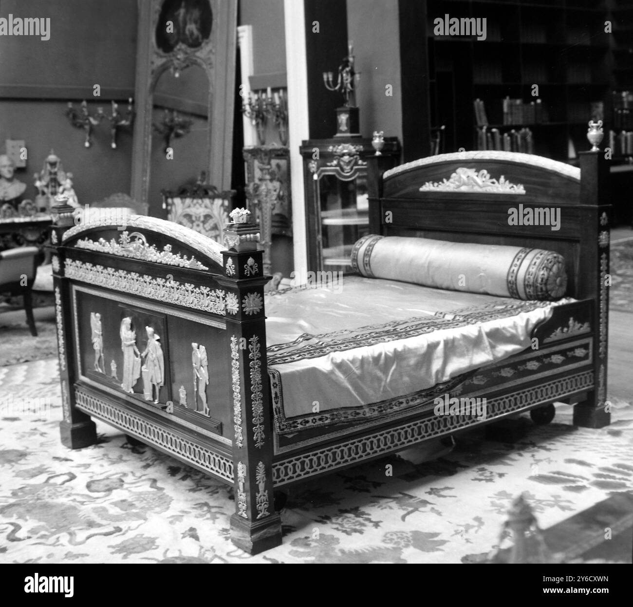 LETTO MATRIMONIALE DI NAPOLEONE BONAPARTE IN VENDITA ALL'ASTA SOTHEBYS DI LONDRA; 7 OTTOBRE 1963 Foto Stock