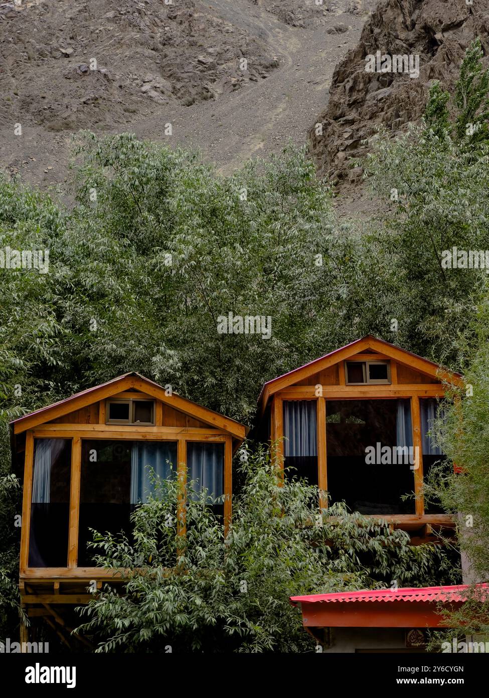 CASA NEL BOSCO - Immagine stock catturata con smartphone