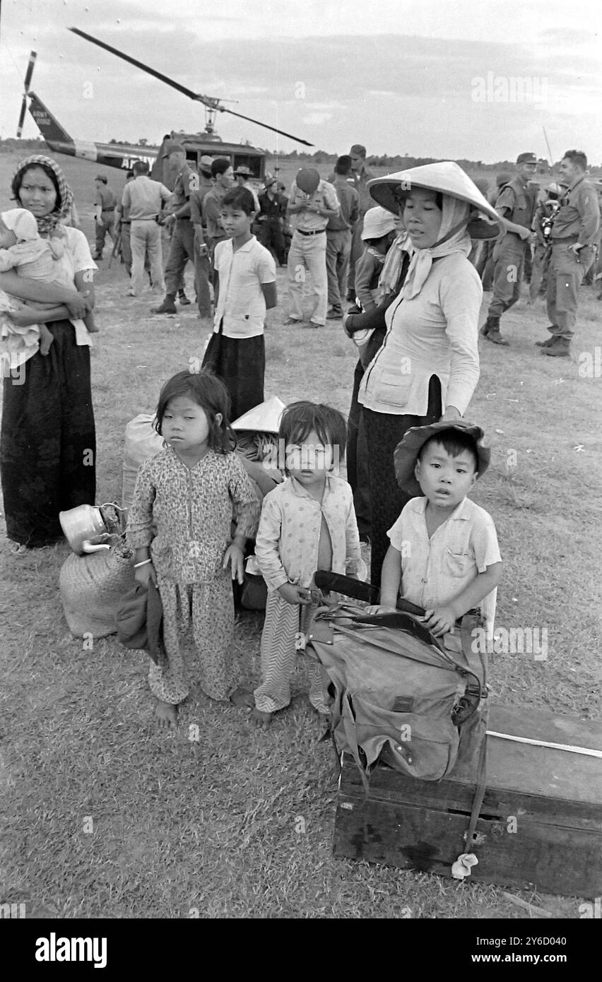 EVACUATE DONNE E BAMBINI VIETNAMITI A SAIGON ; 30 SETTEMBRE 1963 Foto Stock